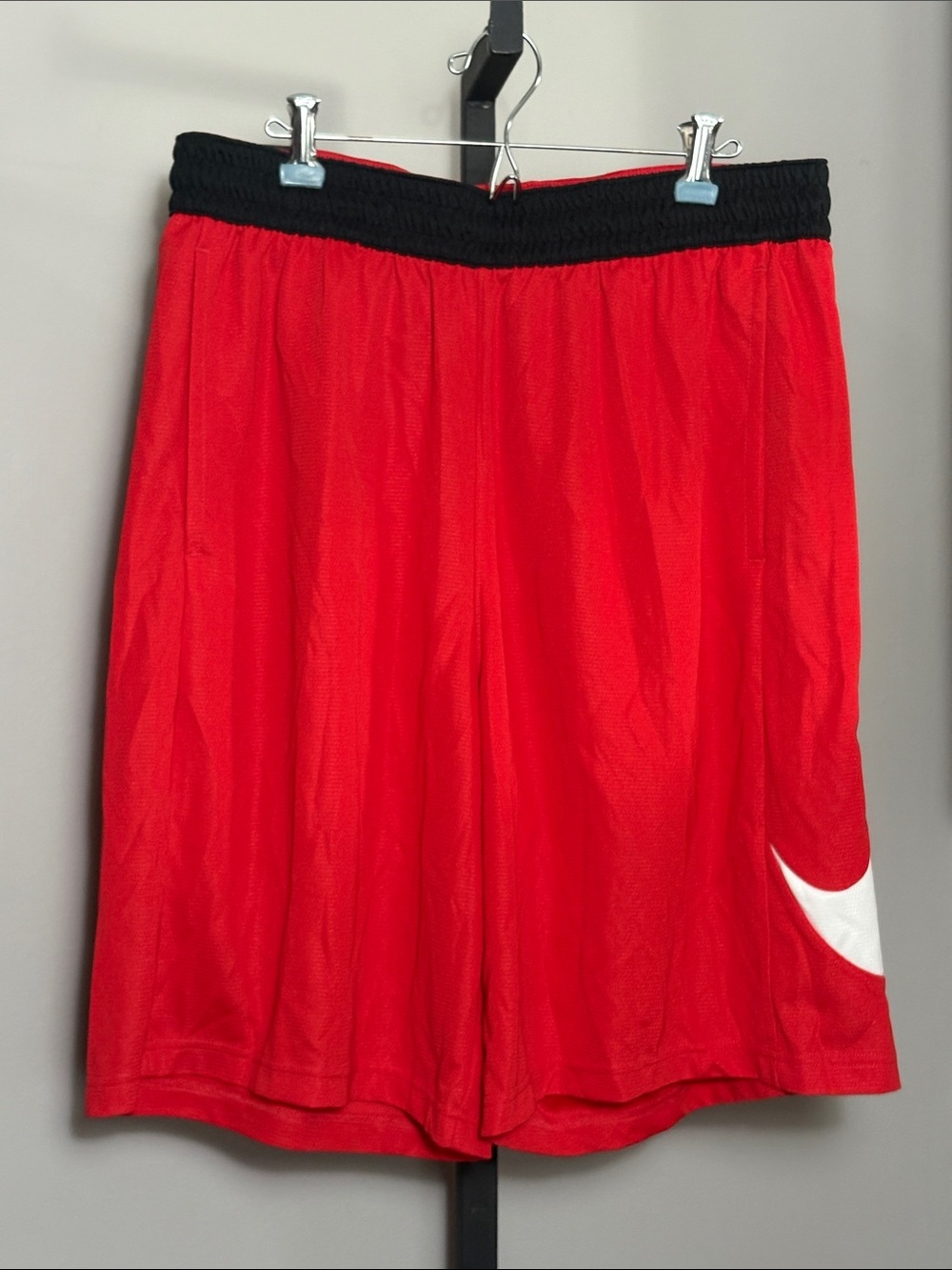 NEW Nike XL Loose Fit Red Basketball Athletic Shorts with Black Waistband NWT